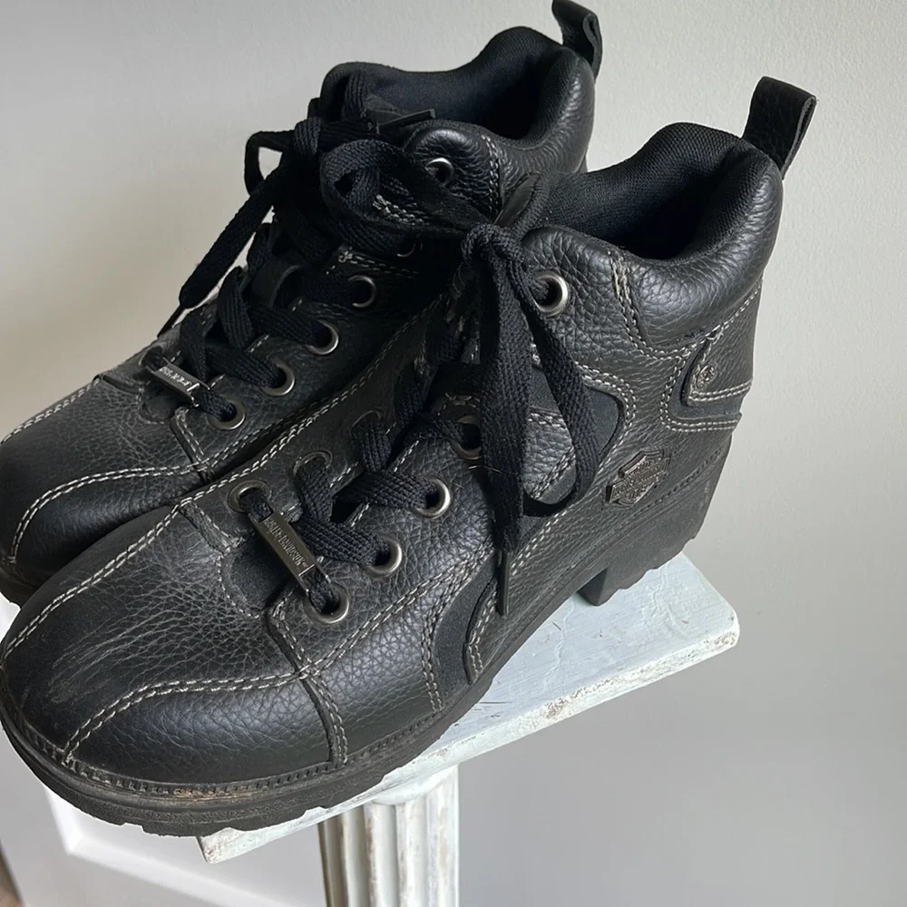 Harley-Davidson Motorcycle boots. Black low rise lace up boots size 9. Chunky - Picture 9 of 15